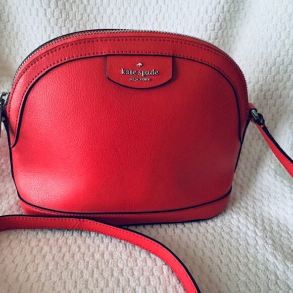 ✨ Kate Spade Dome Crossbody in Stoplight Red - EUC ✨ - Picture 2 of 7